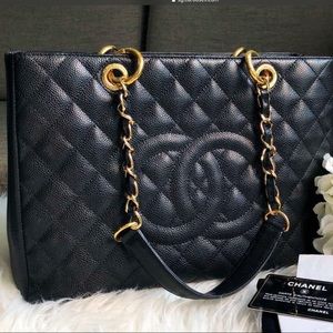Chanel GST black with gold hw 💗